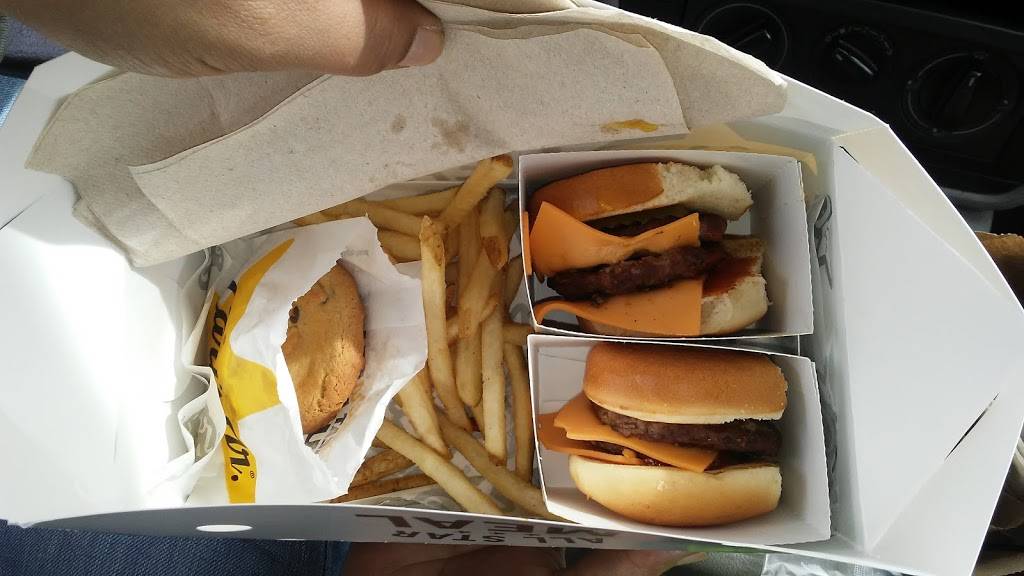 Carls Jr. | restaurant | 1449 E F St, Oakdale, CA 95361, USA | 2098472948 OR +1 209-847-2948