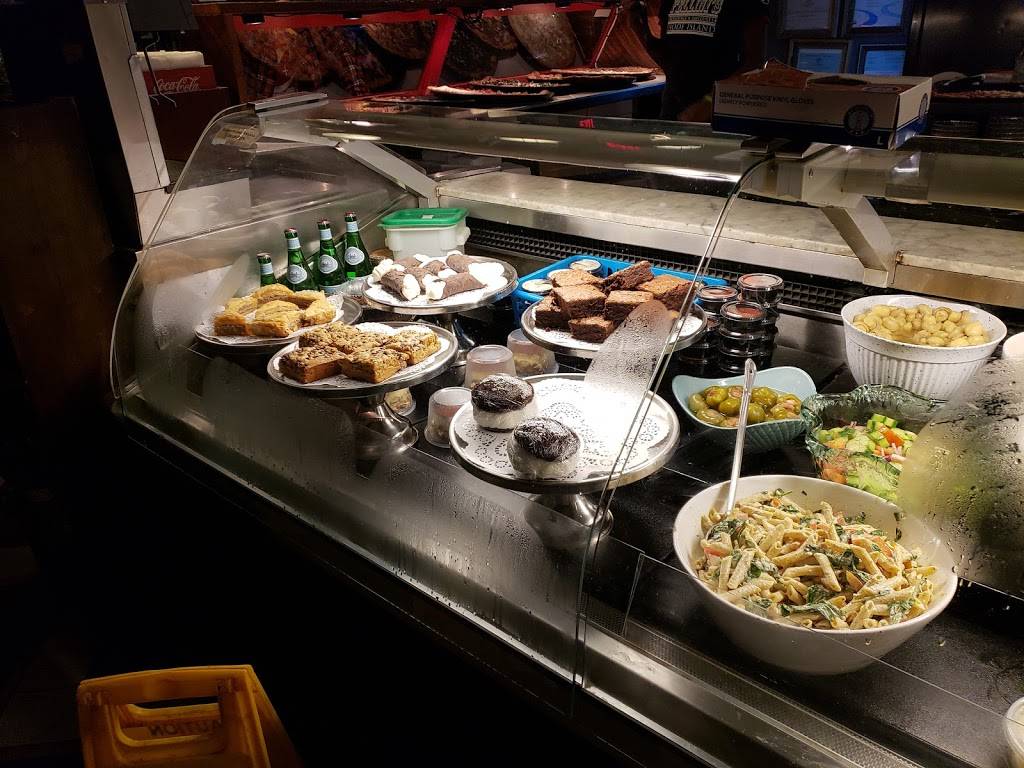 Fellini Pizzeria | restaurant | 2190 Broad St, Cranston, RI 02905, USA | 4014675992 OR +1 401-467-5992