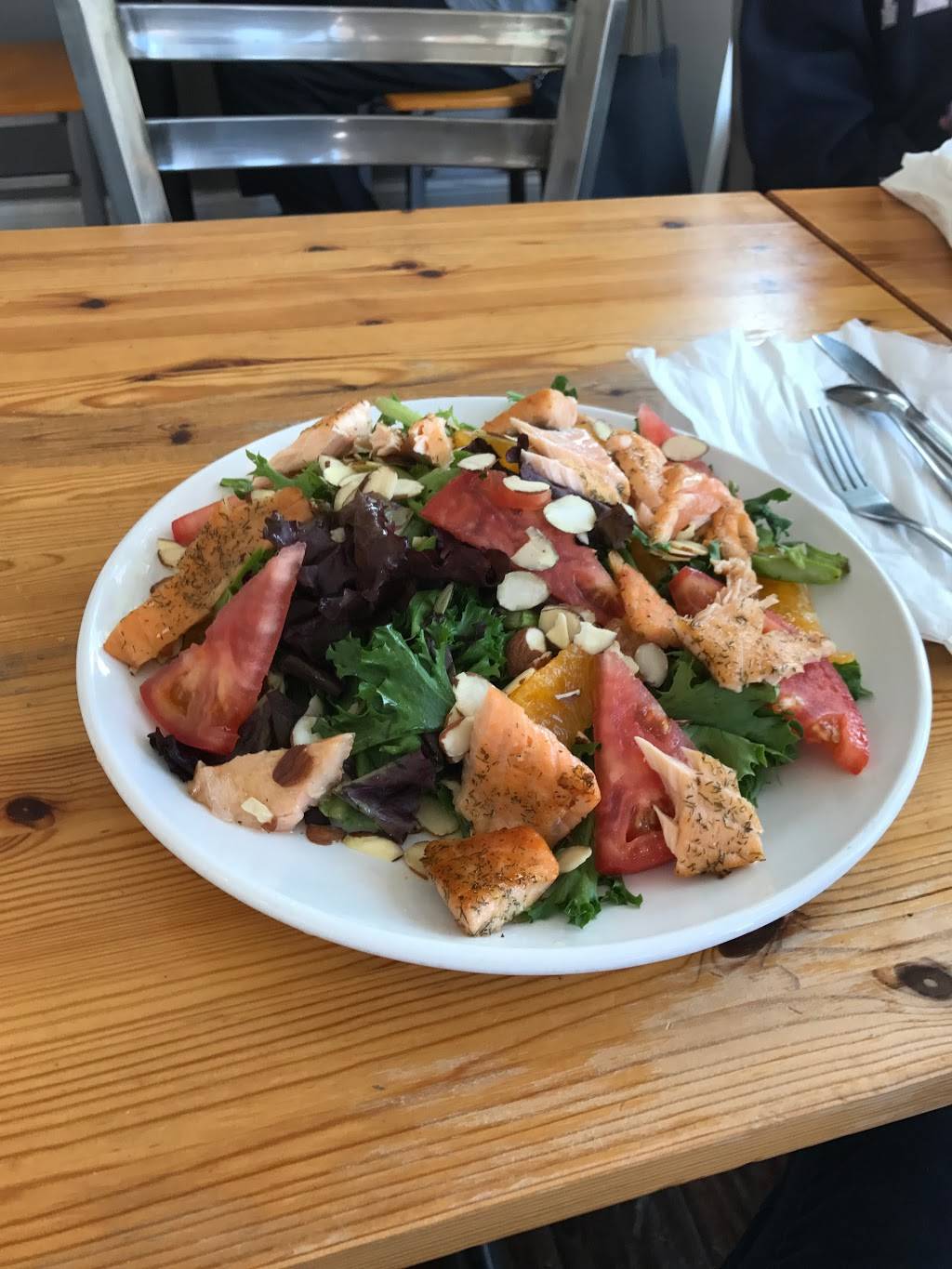 Esencia Urban Kitchen | restaurant | 3351 N Broadway, Chicago, IL 60657, USA | 7734728553 OR +1 773-472-8553