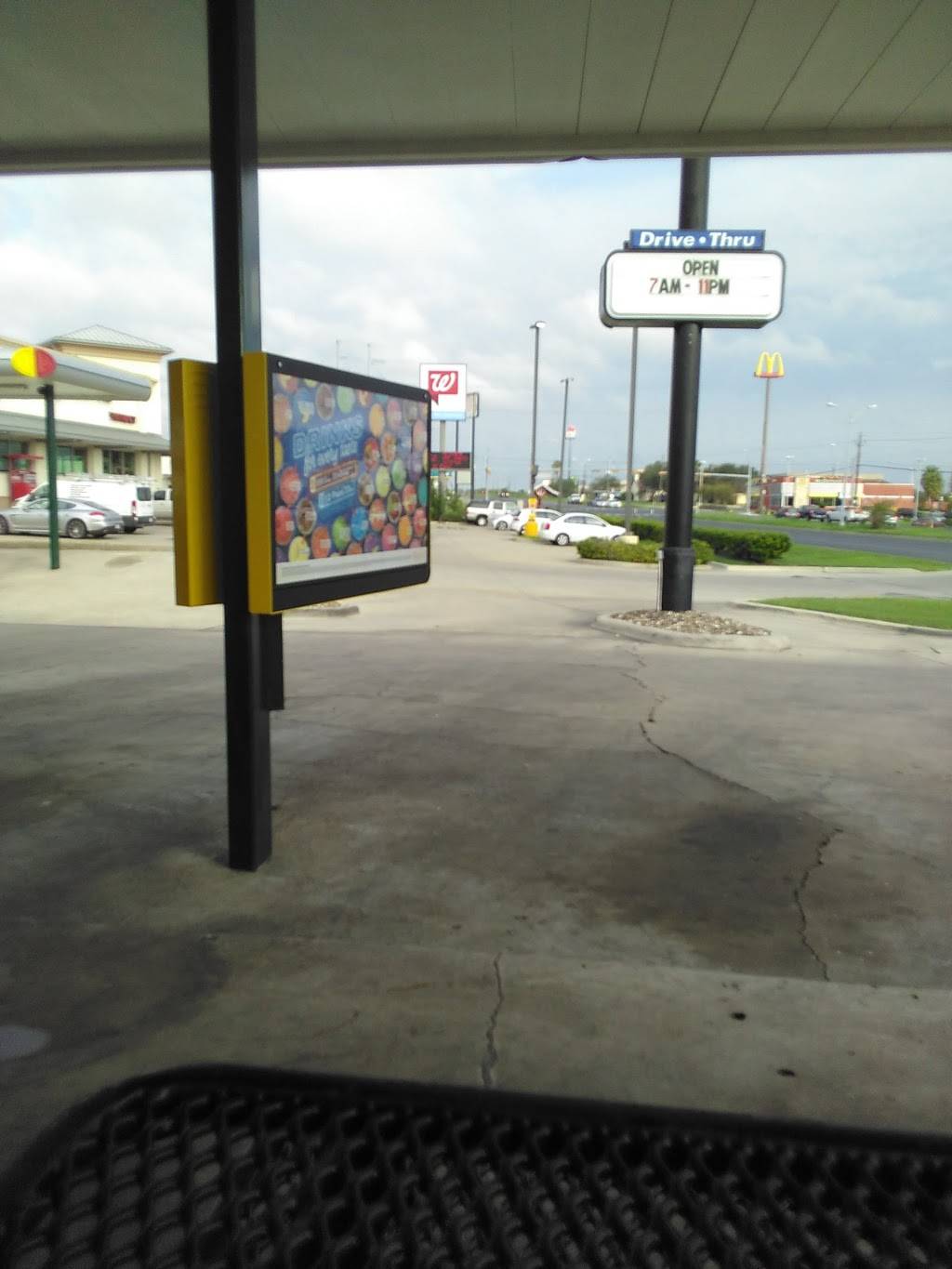Sonic Drive-In | restaurant | 11121 Leopard St, Corpus Christi, TX 78410, USA | 3612429908 OR +1 361-242-9908
