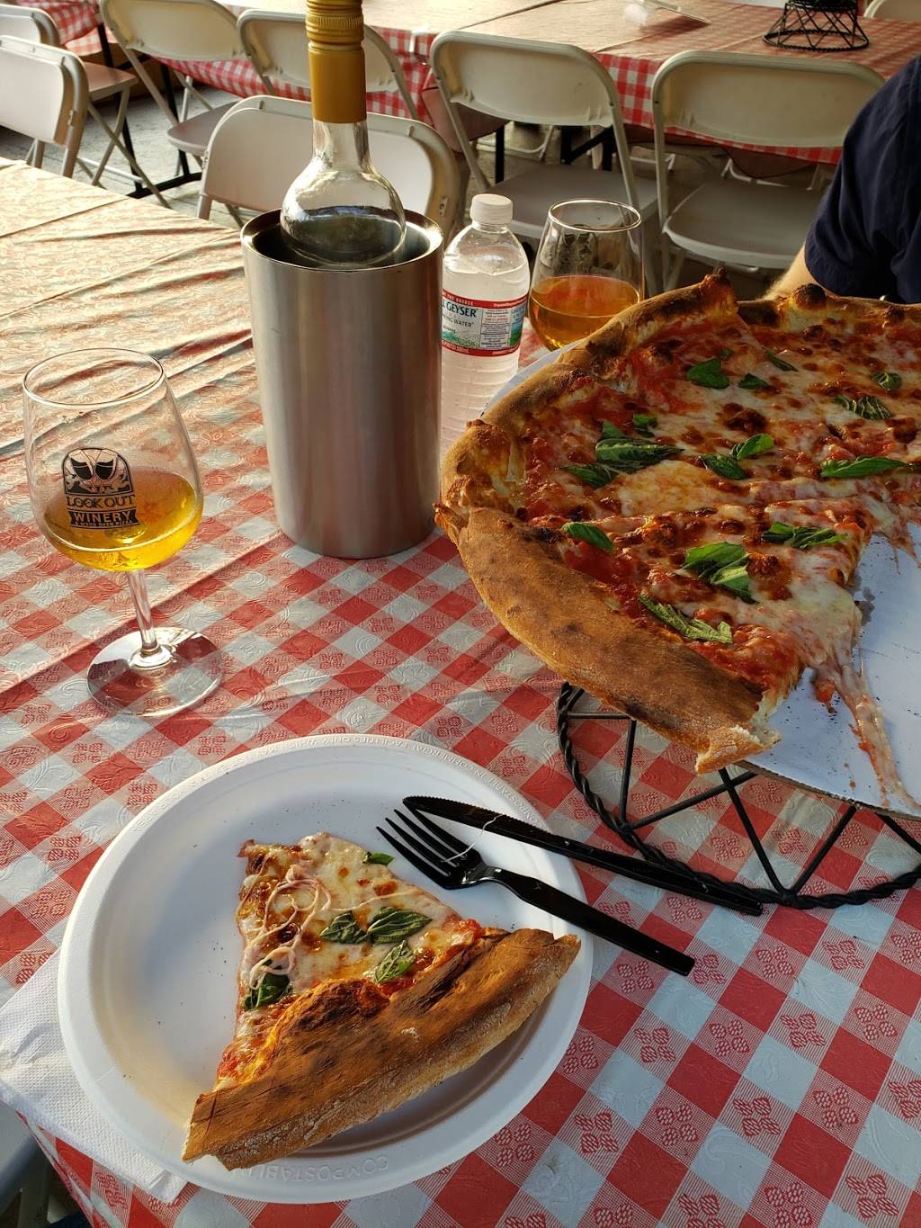 Look Out Winery, Inc. | restaurant | 11848 US-41, Guild, TN 37340, USA | 7274998974 OR +1 727-499-8974