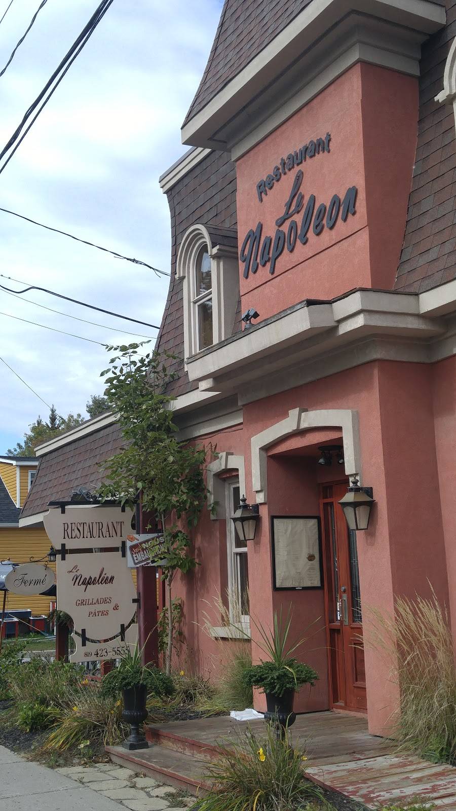 Napoléon | restaurant | 489 Rue Notre Dame, Montebello, QC J0V 1L0, Canada | 8194235555 OR +1 819-423-5555