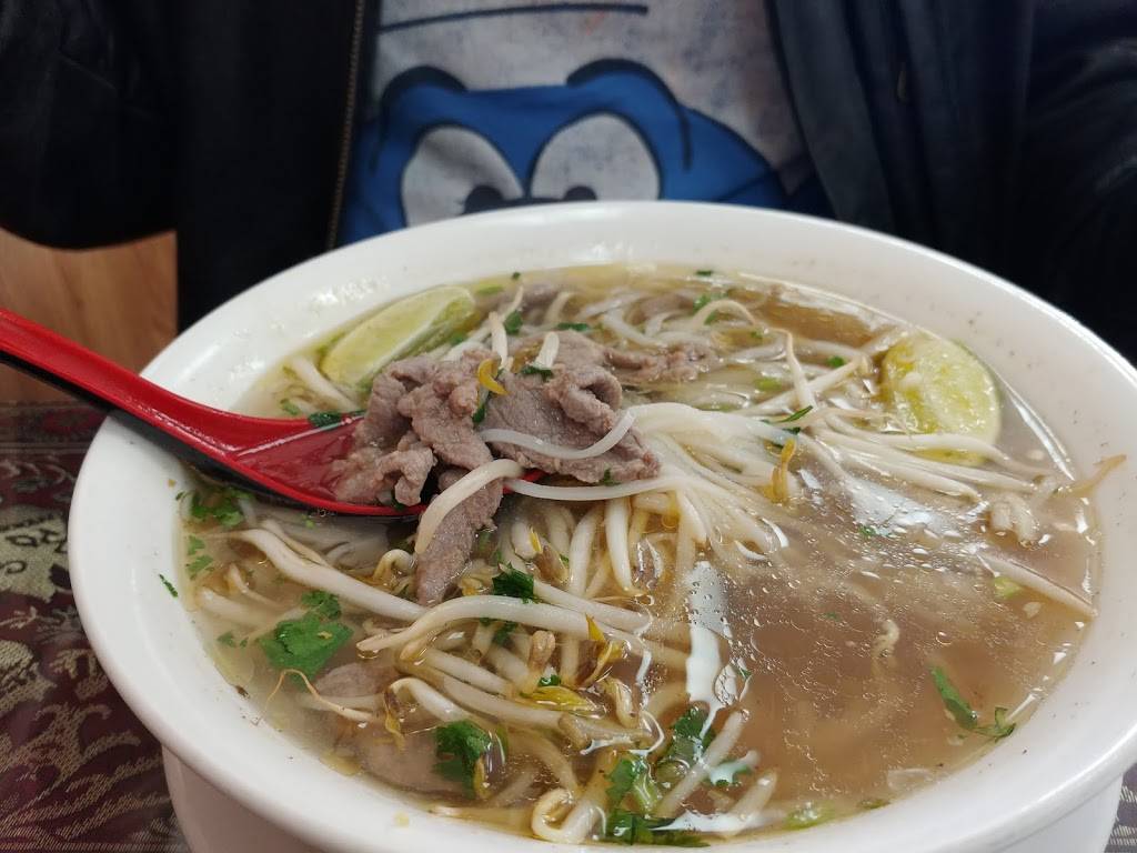 Phat Hong | restaurant | 360 Boulevard Arthur-Sauvé, Saint-Eustache, QC J7R 2J3, Canada | 4505986648 OR +1 450-598-6648