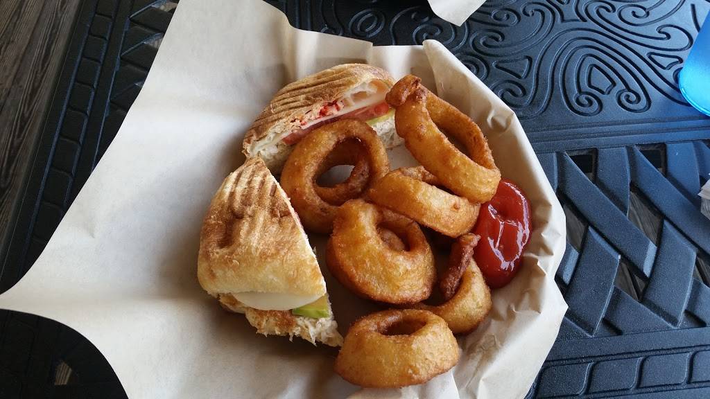 Jakes Place | restaurant | 1041 Harbour Inn Lane, Moneta, VA 24121, USA | 5402974732 OR +1 540-297-4732