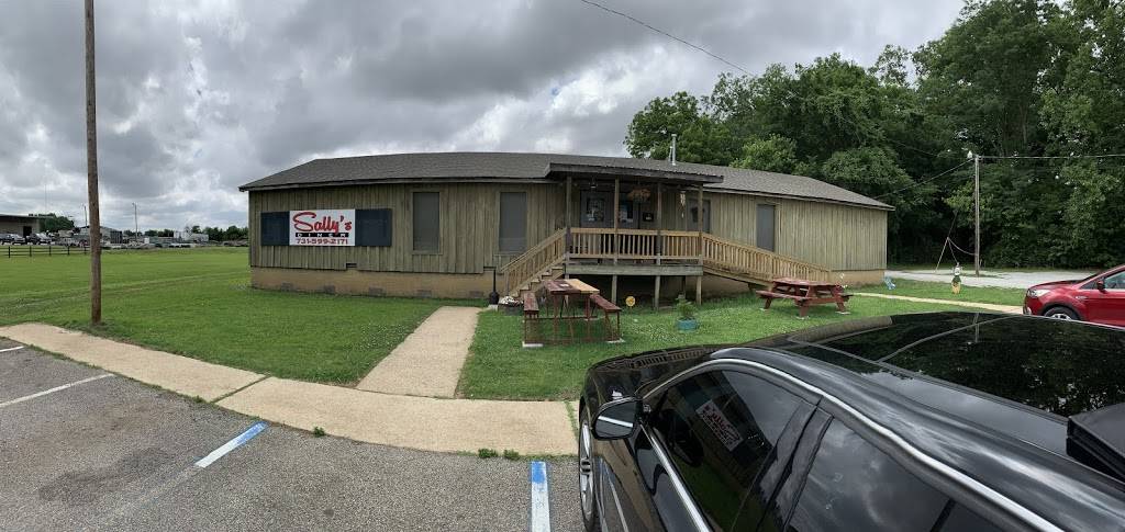 Sally’s Diner | restaurant | 1206 Manufacturers Row, Trenton, TN 38382, USA | 7315992171 OR +1 731-599-2171