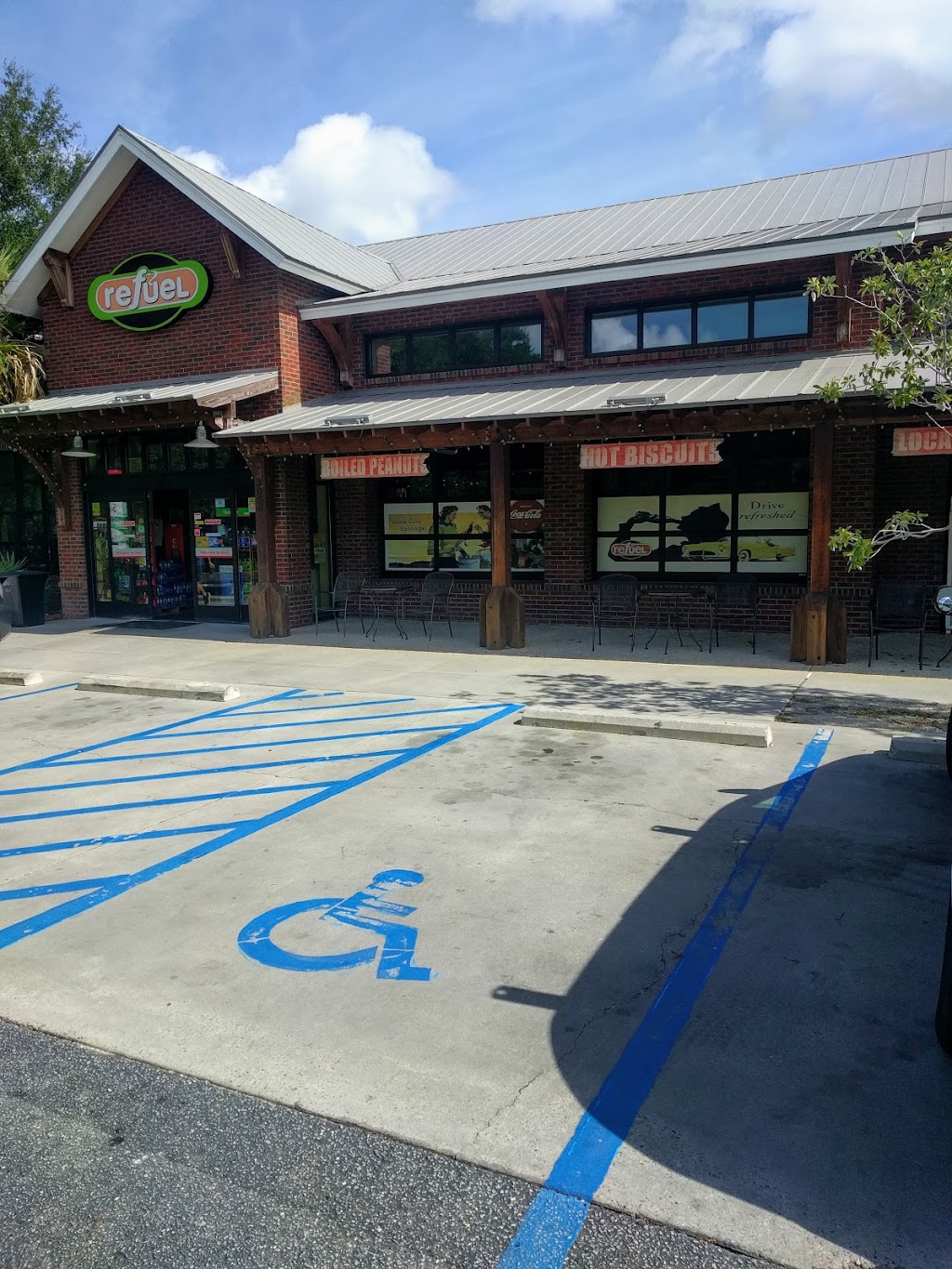 Refuel | restaurant | 3050 Ironclad Alley, Mt Pleasant, SC 29466, USA | 8433887128 OR +1 843-388-7128