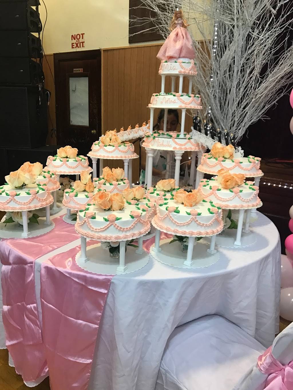 La Mexicana Restaurant & Bakery | restaurant | 1407 Fairfield Ave, Bridgeport, CT 06605, USA | 2036901655 OR +1 203-690-1655