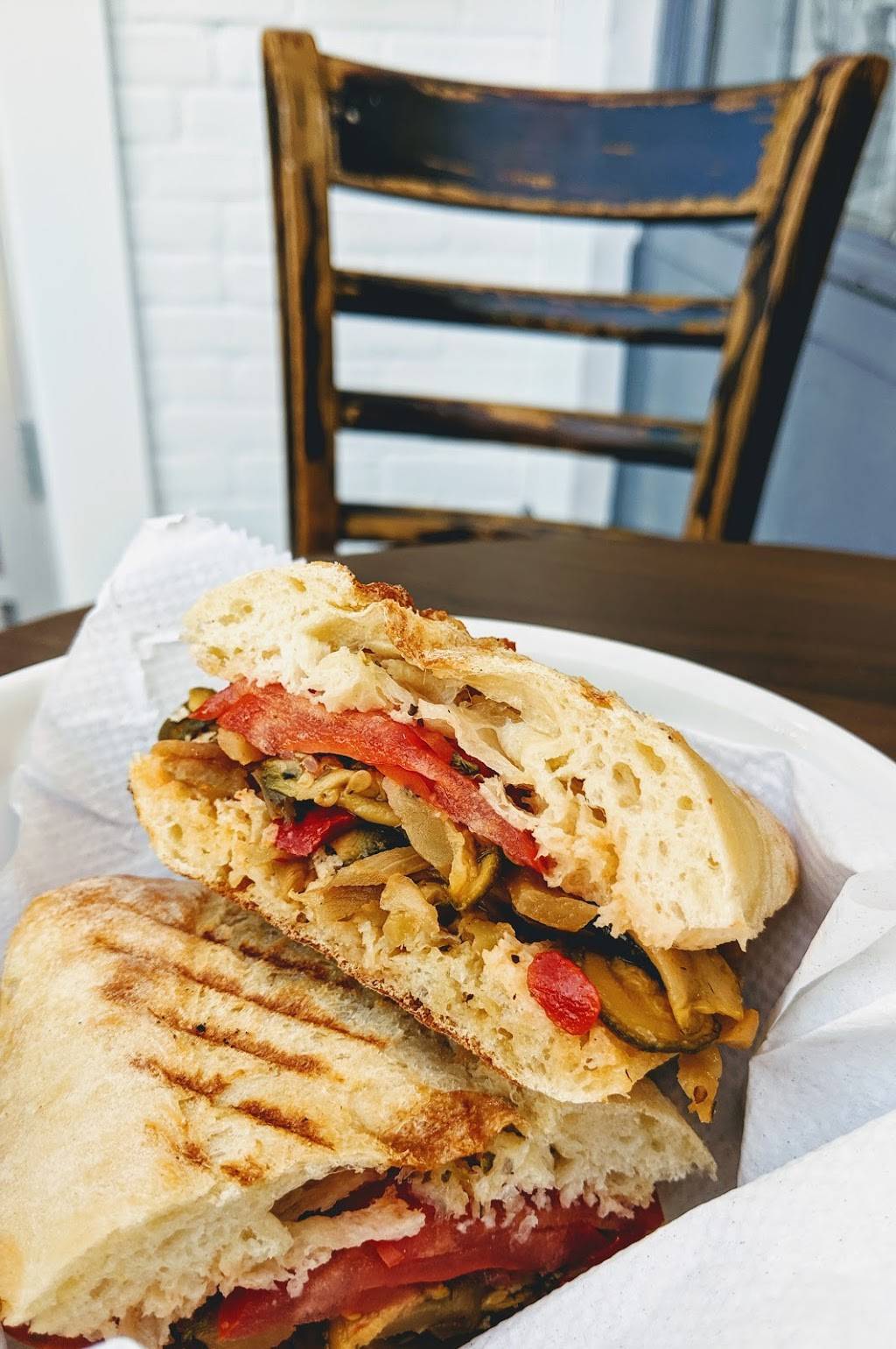 Dolce Italian Café | cafe | 98 Elm St, New Canaan, CT 06840, USA | 2035941424 OR +1 203-594-1424