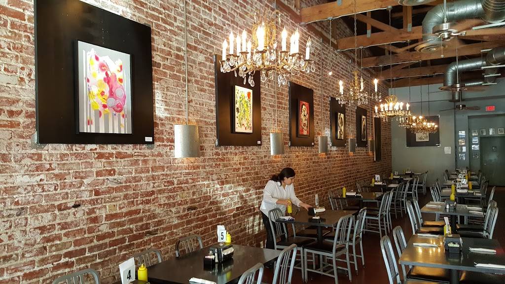 Barkin Dog Grill | restaurant | 940 11th St, Modesto, CA 95354, USA | 2095722341 OR +1 209-572-2341