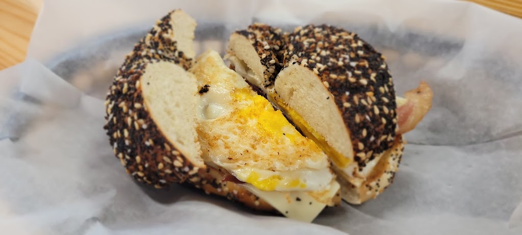 Salty Bagel and Grill | restaurant | 1124 Florida A1A, Satellite Beach, FL 32937, USA | 3216225733 OR +1 321-622-5733