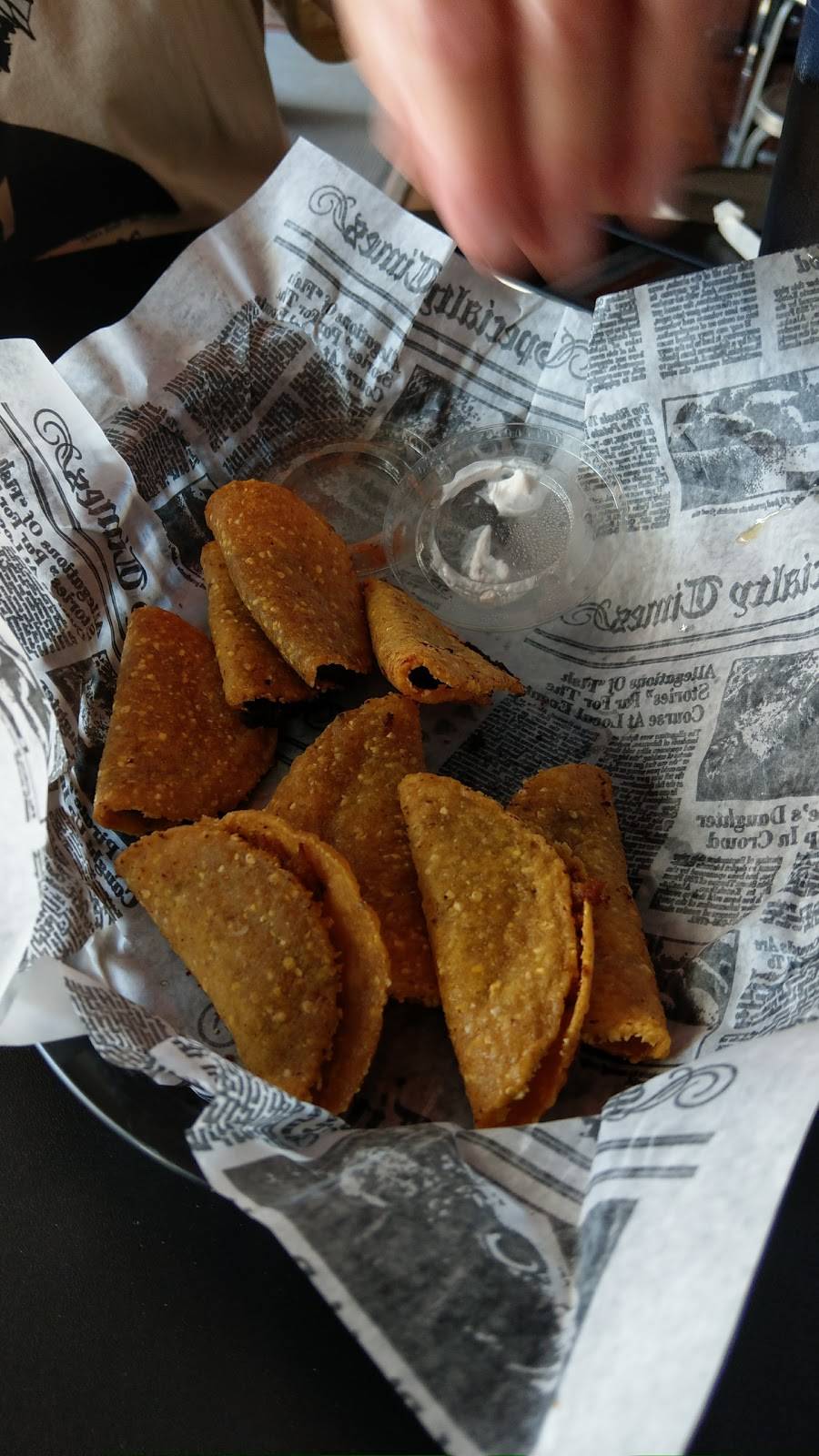 Roosters Pub | restaurant | 201 W Main St, Staunton, IL 62088, USA | 6186356100 OR +1 618-635-6100