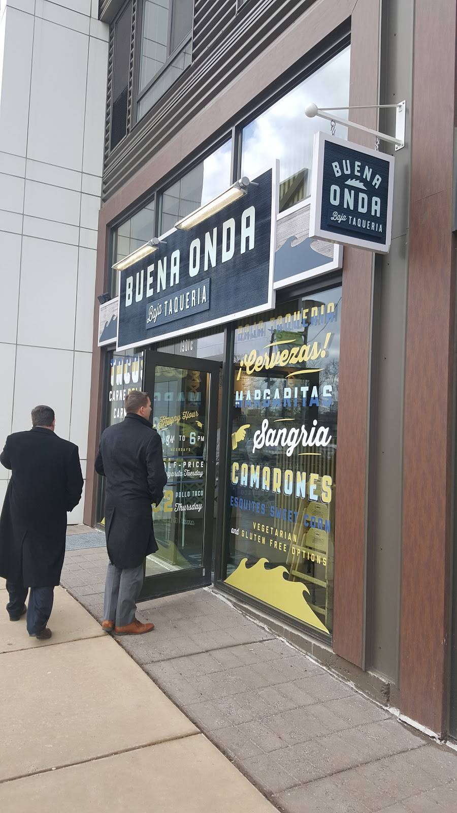 Buena Onda | restaurant | 1901 Callowhill St, Philadelphia, PA 19130, USA | 2153023530 OR +1 215-302-3530