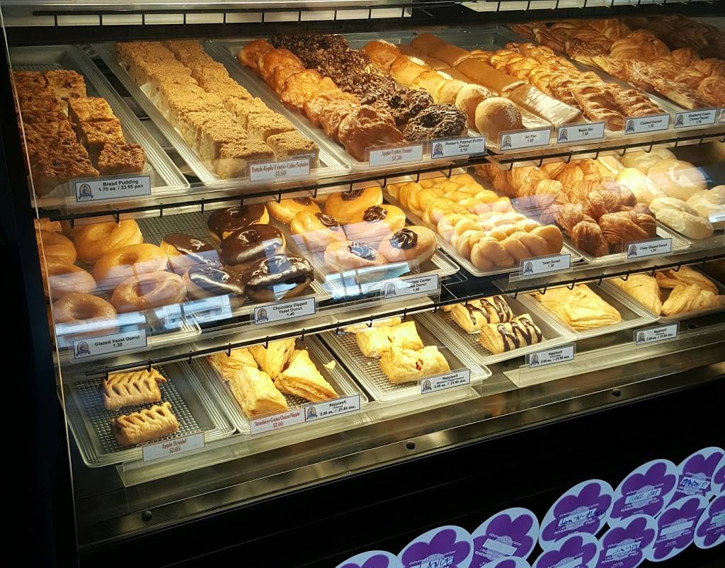 Zippys Kalihi | restaurant | 904 Mokauea St, Honolulu, HI 96819, USA | 8088321755 OR +1 808-832-1755