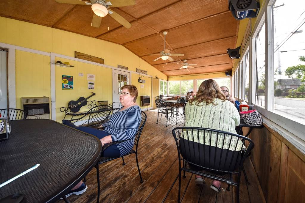 Kin Folks BBQ | restaurant | 118 Howard Ave, Mountain View, AR 72560, USA | 8702699188 OR +1 870-269-9188