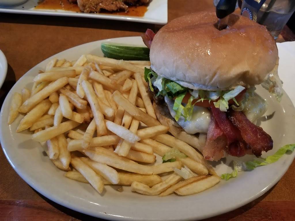 Luckys Bar & Grille | restaurant | 1175 Warren Ave, East Providence, RI 02914, USA | 4014316500 OR +1 401-431-6500