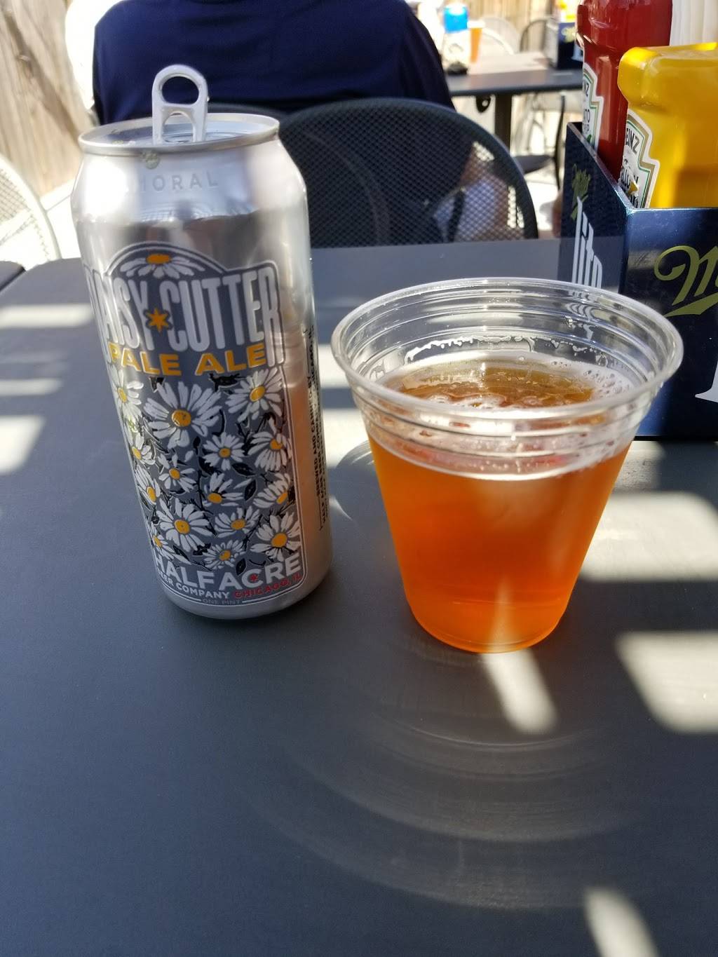 Vines On Clark | restaurant | 3554 N Clark St, Chicago, IL 60657, USA | 7733278572 OR +1 773-327-8572