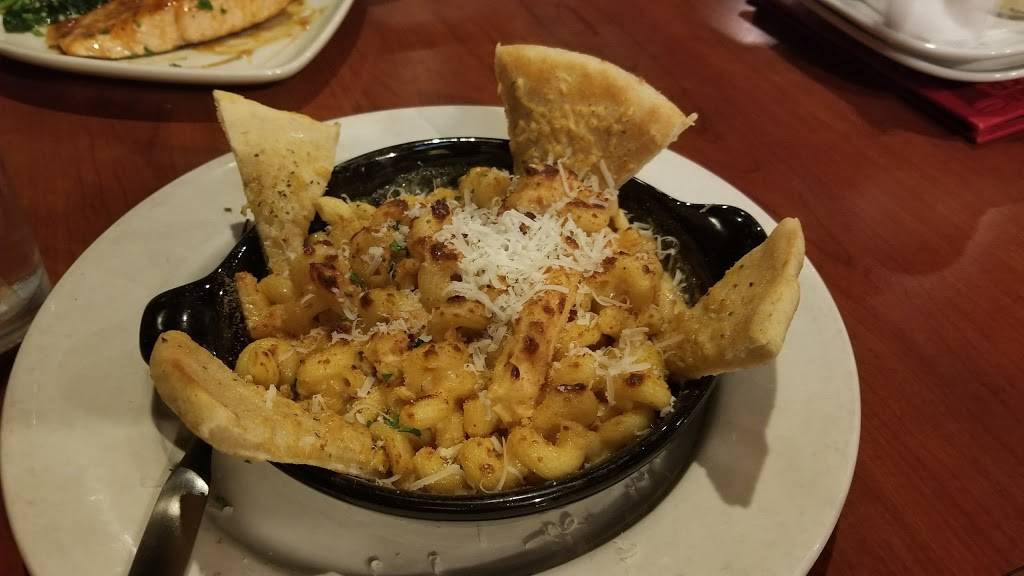 Bostons Restaurant & Sports Bar | restaurant | 5825 W, Arizona Pavilions Dr, Tucson, AZ 85743, USA | 5205721555 OR +1 520-572-1555