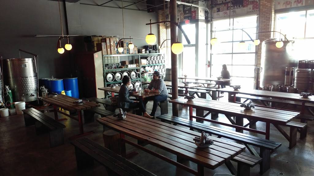 Small Brewpub | restaurant | 333 W Jefferson Blvd, Dallas, TX 75208, USA | 9728631594 OR +1 972-863-1594