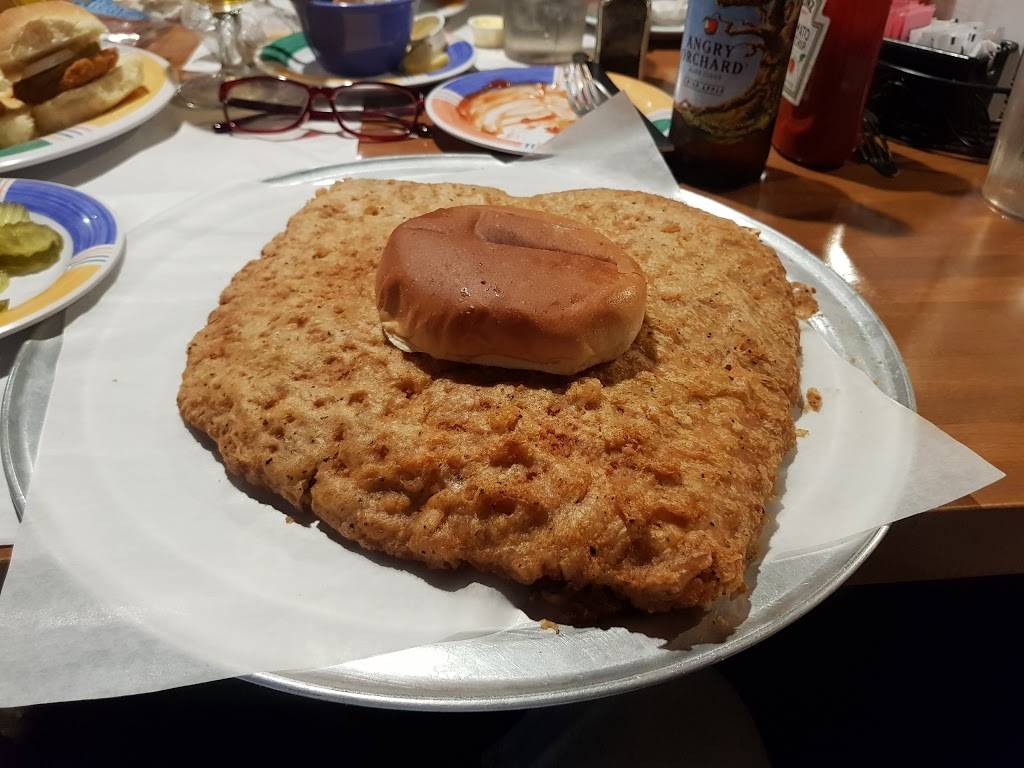 Schooners | restaurant | 810 E Grove St, Bloomington, IL 61701, USA | 3098296841 OR +1 309-829-6841