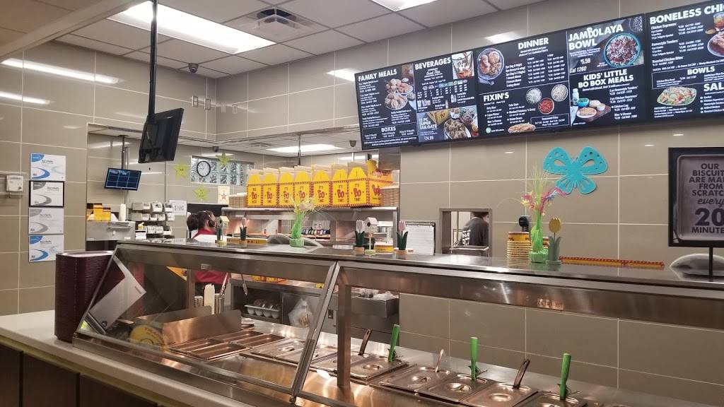 Bojangles Famous Chicken n Biscuits | restaurant | 5290 S Davy Crockett Pkwy, Morristown, TN 37813, USA | 4238391893 OR +1 423-839-1893