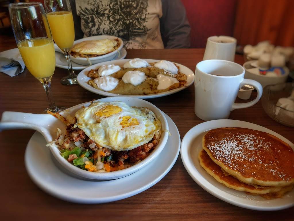 The Double Yolk Cafe | restaurant | 117 E Van Buren St, Woodstock, IL 60098, USA | 8153380180 OR +1 815-338-0180