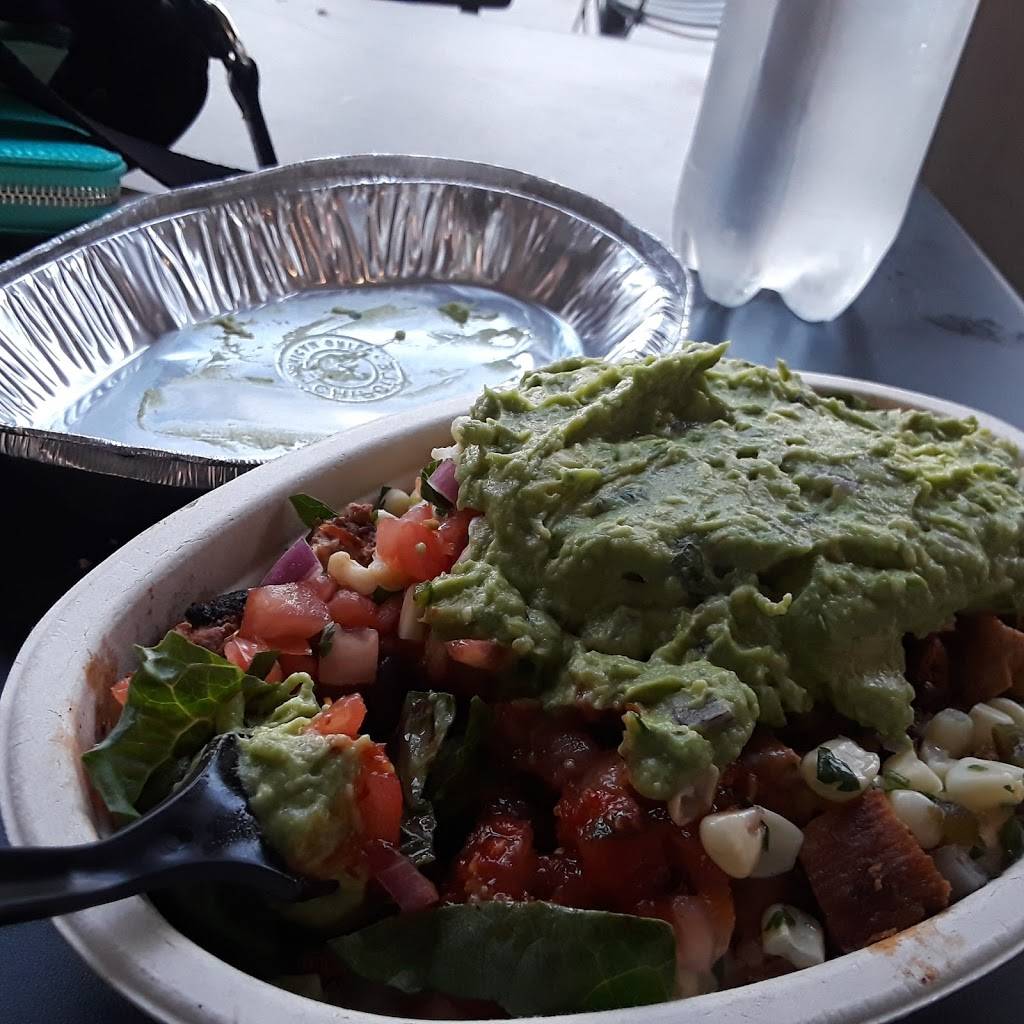 Chipotle Mexican Grill | restaurant | 215 N Broadway, Hicksville, NY 11801, USA | 5168224074 OR +1 516-822-4074