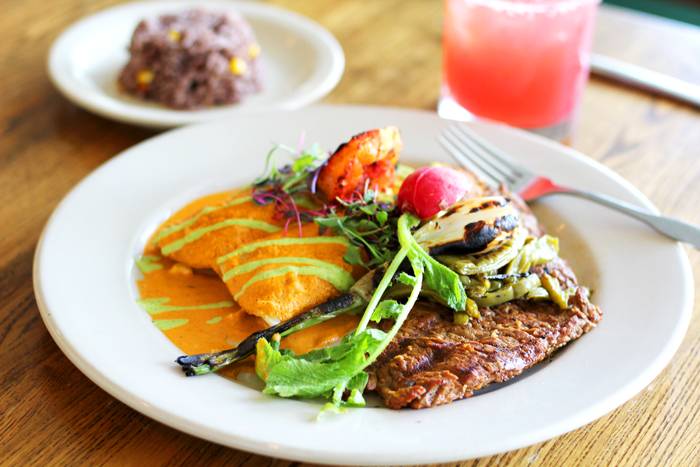 El Chile Cafe y Cantina | restaurant | 1809 Manor Rd, Austin, TX 78722, USA | 5124579900 OR +1 512-457-9900