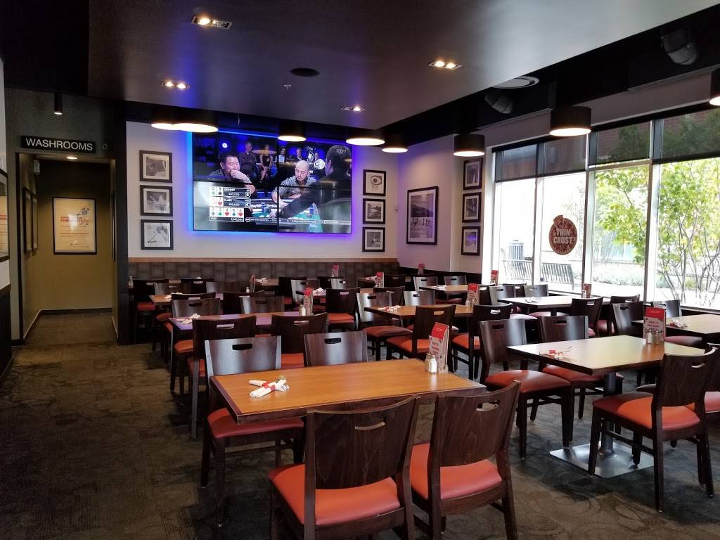 Boston Pizza | restaurant | 499 Dundas St W, Oakville, ON L6M 1L9, Canada | 9052578009 OR +1 905-257-8009