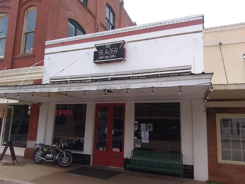 The Blazer Bar & Grill | restaurant | 303 Main St, Smithville, TX 78957, USA | 5127987100 OR +1 512-798-7100