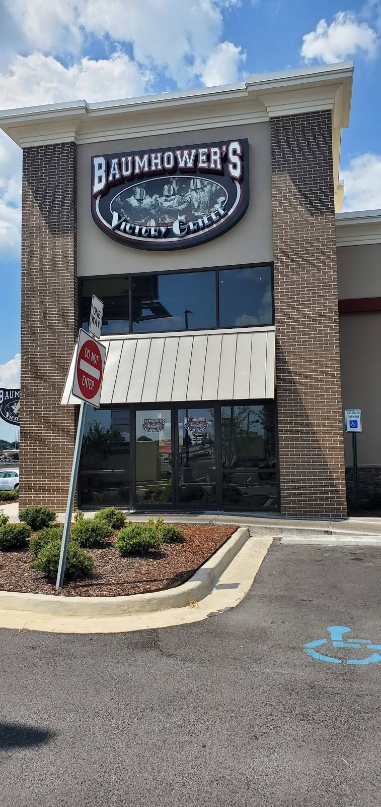 Baumhowers Victory Grille | restaurant | 2309 Memorial Pkwy SW, Huntsville, AL 35801, USA | 2568818878 OR +1 256-881-8878