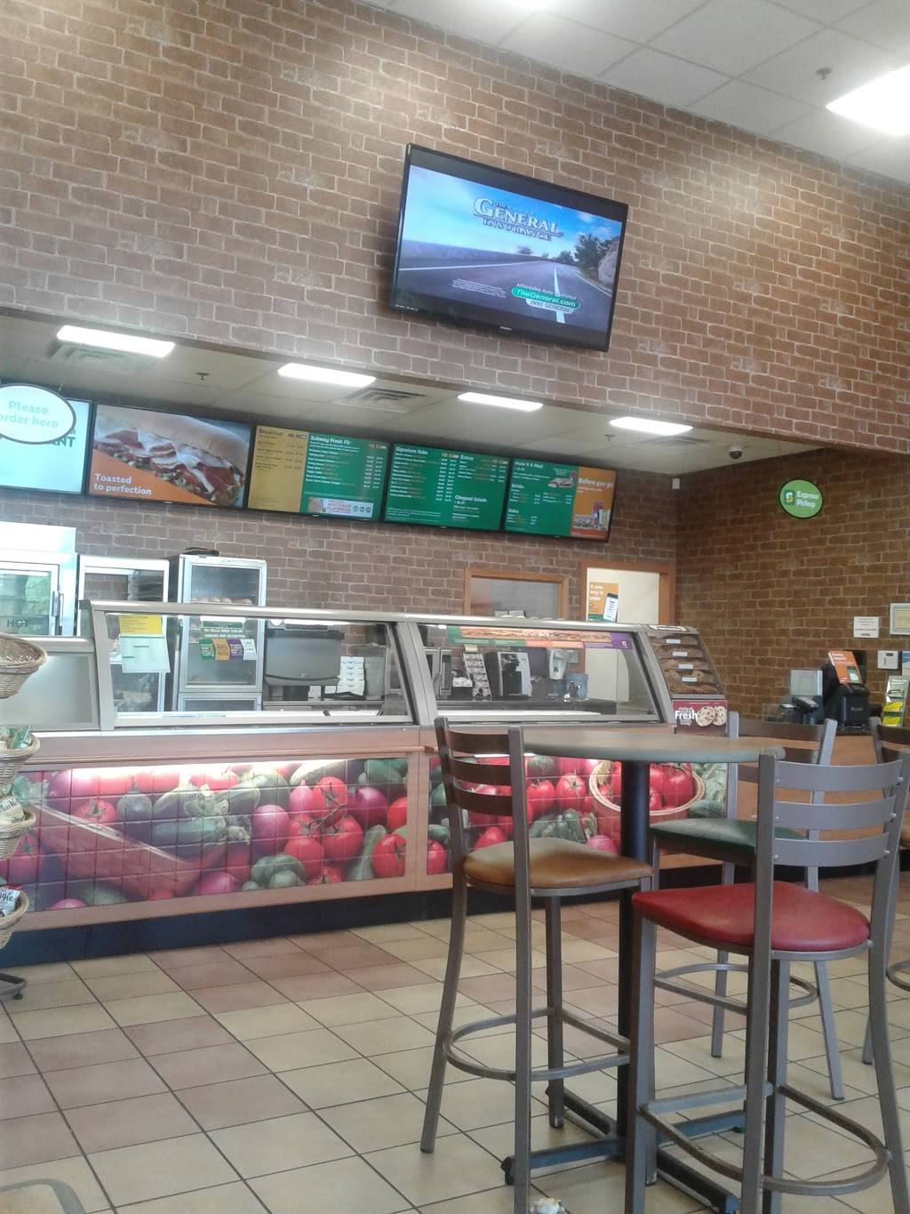 Subway | meal takeaway | 772 Lake Harbour Dr, Ridgeland, MS 39157, USA | 6018537827 OR +1 601-853-7827