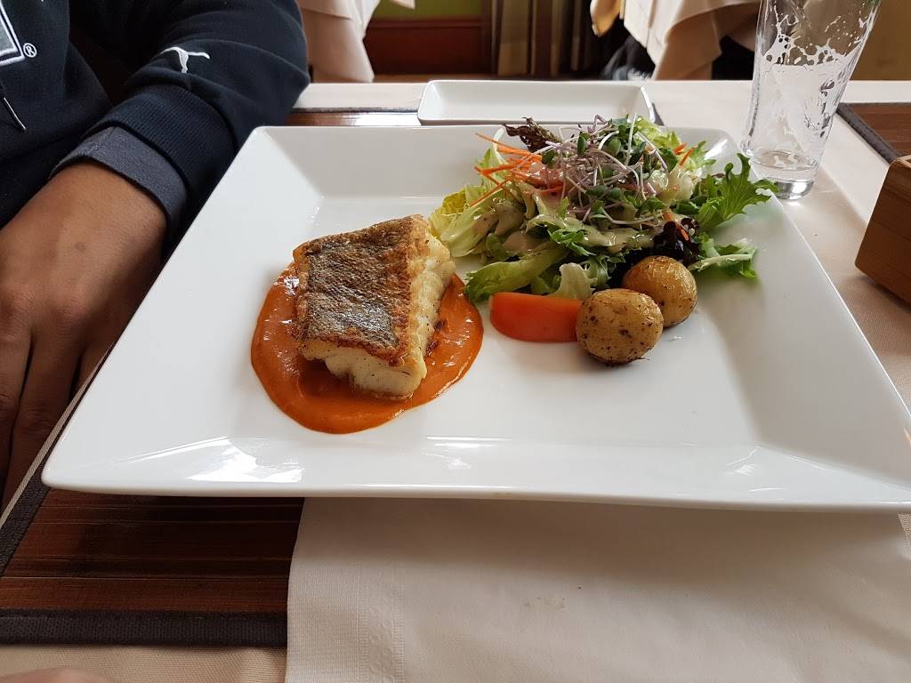 Restaurant La Pérouse | restaurant | 671 Rue Shefford, Bromont, QC J2L 1C2, Canada | 4505345557 OR +1 450-534-5557