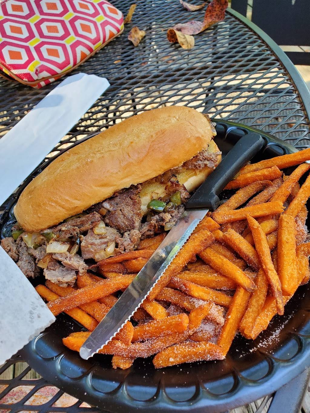 Tree House | restaurant | 723 North St W, Vidalia, GA 30474, USA | 9125371271 OR +1 912-537-1271