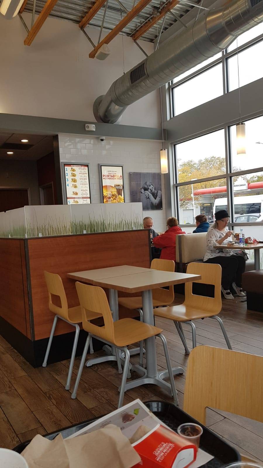 Wendys | restaurant | 55 Tecumseh Rd W, Windsor, ON N8X 4Y4, Canada | 5199628693 OR +1 519-962-8693