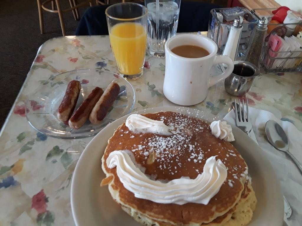 The Breakfast Club | restaurant | 676 W Grand River Ave, Brighton, MI 48116, USA | 8102298877 OR +1 810-229-8877