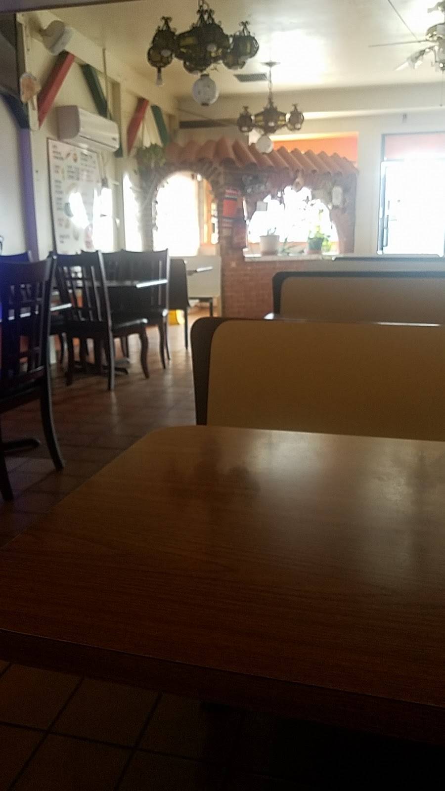 La Perla | restaurant | 10623 Prairie Ave, Inglewood, CA 90303, USA | 3106775277 OR +1 310-677-5277