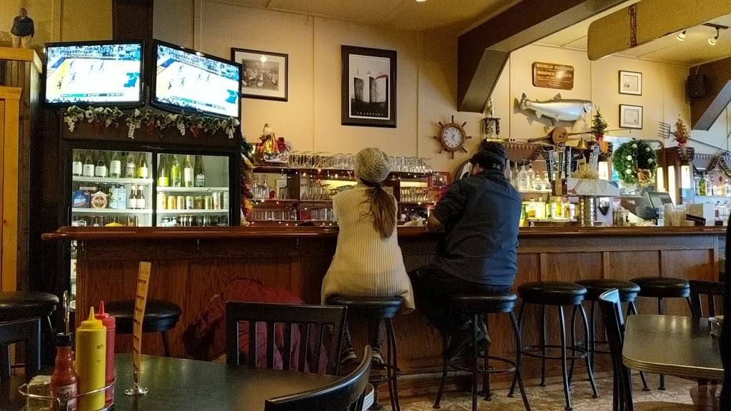 Dinghys Restaurant & Bar | restaurant | 415 Main St, Frankfort, MI 49635, USA | 2313524702 OR +1 231-352-4702