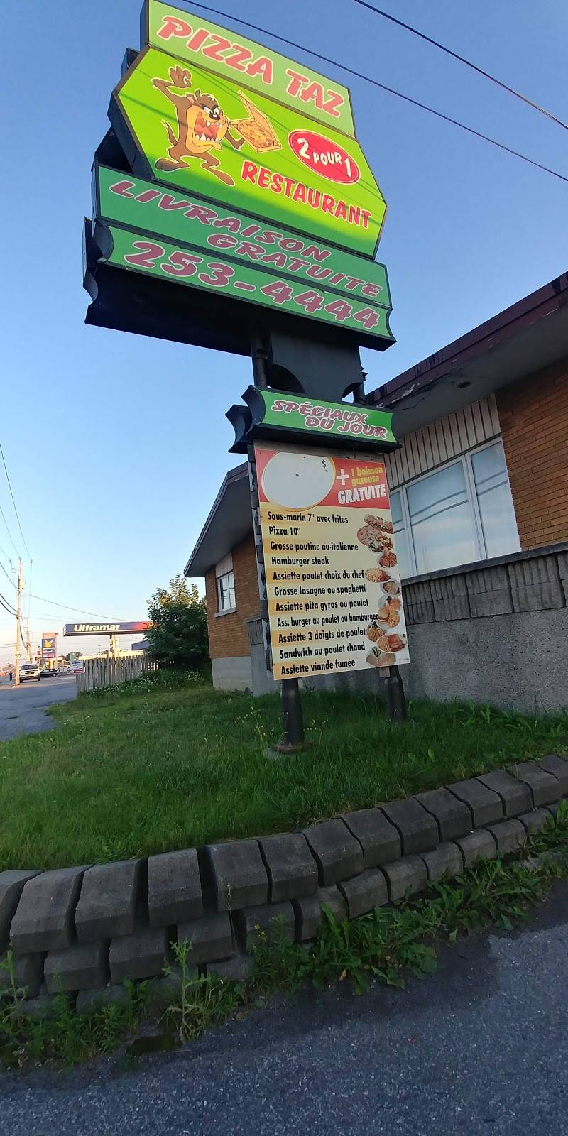 Restaurant Pizza Taz | restaurant | 5965 Boulevard Laframboise, Saint-Hyacinthe, QC J2R 1G2, Canada | 4502534444 OR +1 450-253-4444