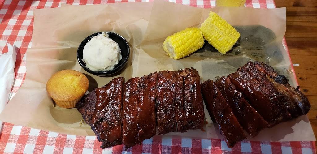 Famous Daves Bar-B-Que | restaurant | 3030 Milton Ave, Janesville, WI 53545, USA | 6087578100 OR +1 608-757-8100