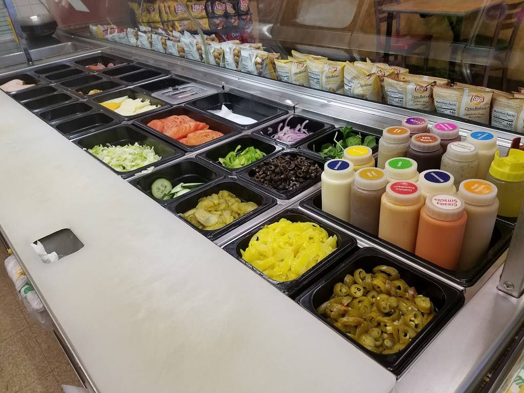 Subway | restaurant | 557 N Golden State Blvd, Turlock, CA 95380, USA | 2096697635 OR +1 209-669-7635