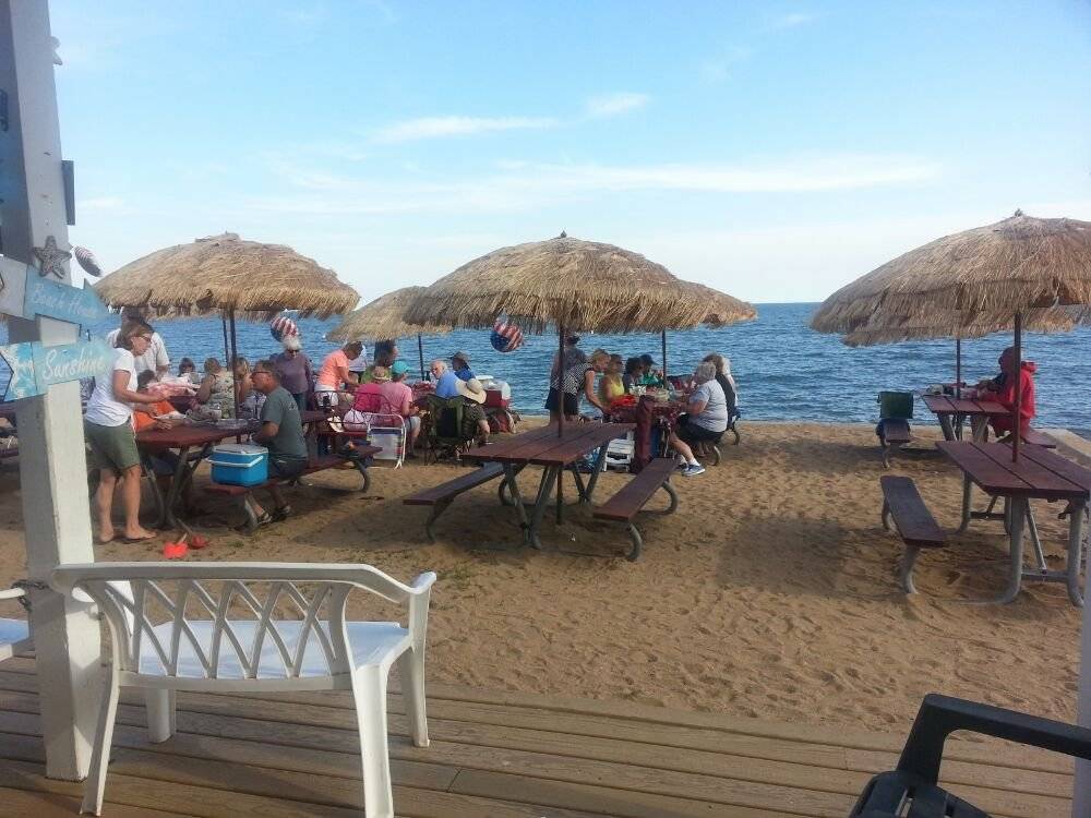 M & J Beach Grille and Seafood - Temp | restaurant | 87 Surf Club Rd, Madison, CT 06443, USA | 2036192549 OR +1 203-619-2549