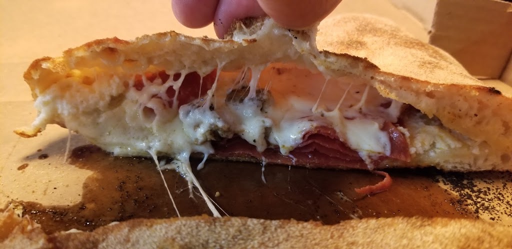 Lous Woodfire Pizza | restaurant | W US Hwy 90, San Antonio, TX 78245, USA | 2106350043 OR +1 210-635-0043