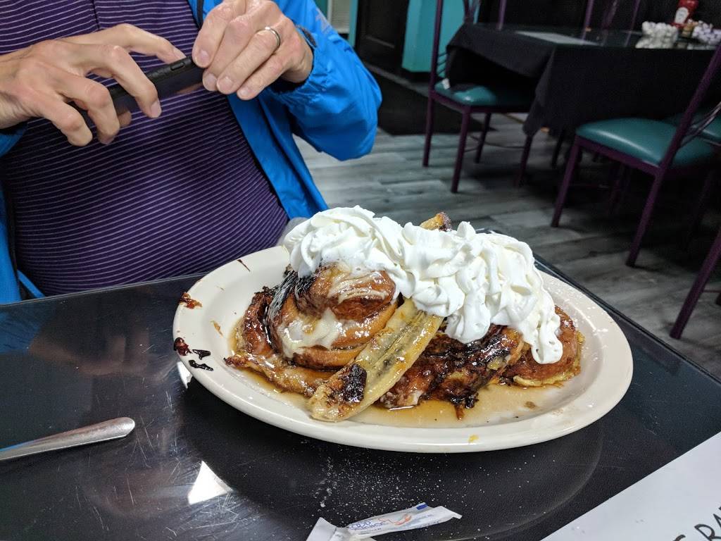 Rae Rae’s Restaurant | restaurant | Central Park Plaza 2468 Hwy 441, 27, Fruitland Park, FL 34731, USA | 3523231595 OR +1 352-323-1595