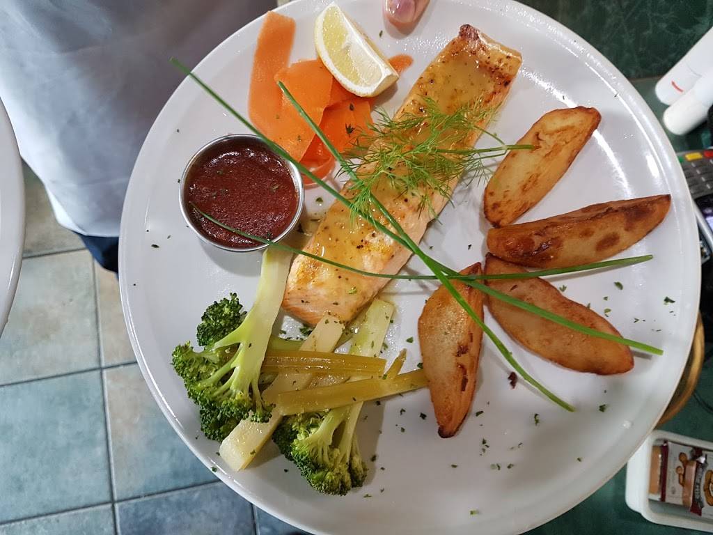 Restaurant Casa Vertoudos | restaurant | 5 Boul Henri-Bourassa O, Montréal, QC H3L 1M6, Canada | 5143312233 OR +1 514-331-2233