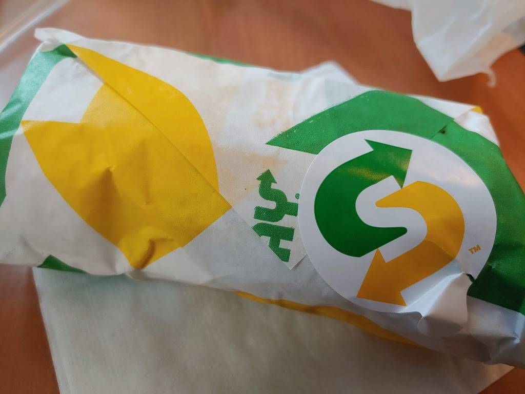 Subway | restaurant | 20 Bathurst St Unit 13, Toronto, ON M5V 2N9, Canada | 6477487707 OR +1 647-748-7707