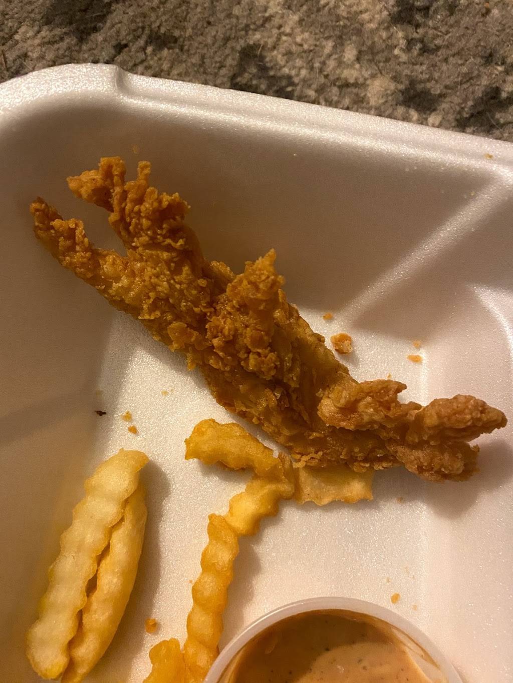 Raising Canes Chicken Fingers | meal takeaway | 7920 Beechmont Ave, Cincinnati, OH 45255, USA | 5139644046 OR +1 513-964-4046