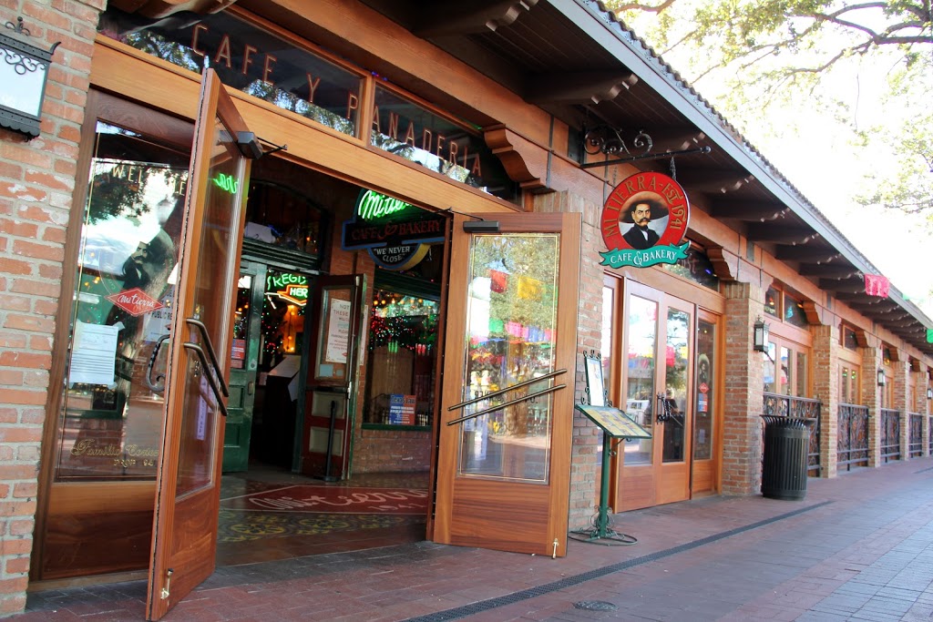 Mi Tierra Cafe y Panaderia | restaurant | 218 Produce Row, San Antonio, TX 78207, USA | 2102251262 OR +1 210-225-1262
