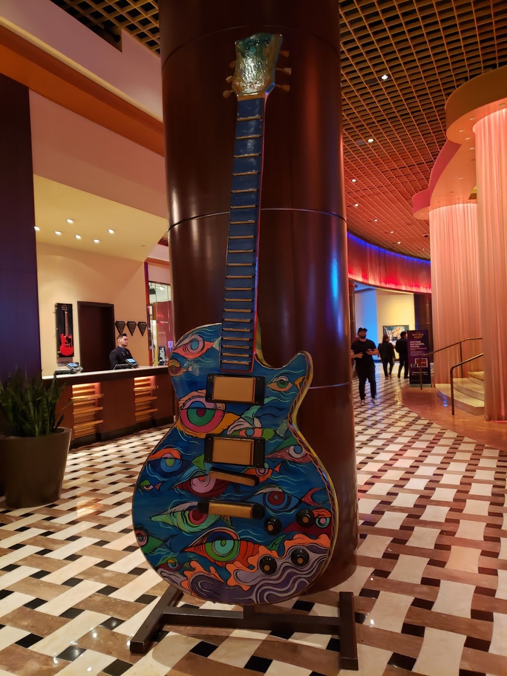 Beach Club Bar & Grill (in Seminole Hard Rock Hollywood) | restaurant | 1 Seminole Way, Davie, FL 33314, USA | 9543277671 OR +1 954-327-7671