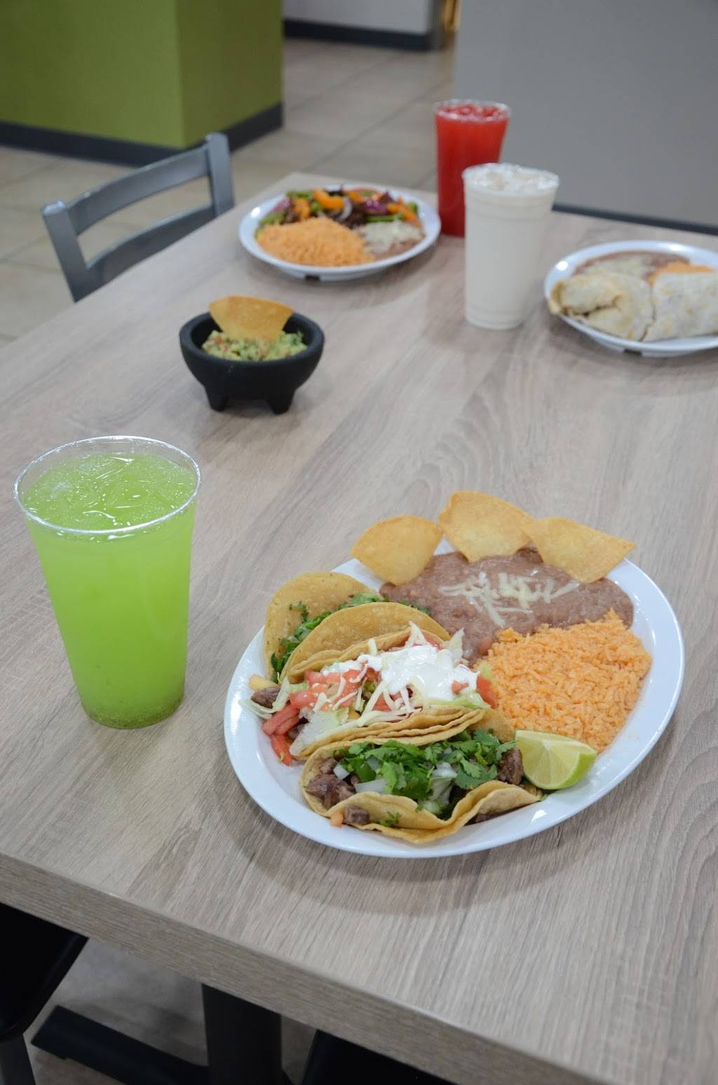 La Michoacana Del Valle | restaurant | 1250 E 9th St, Lockport, IL 60441, USA | 8155244188 OR +1 815-524-4188