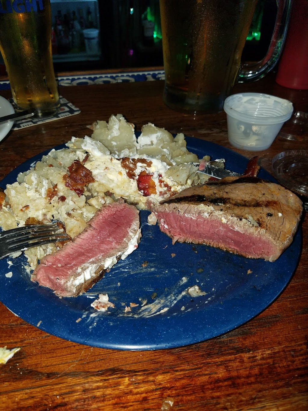 Hiawathas First Street Bar | restaurant | 602 1st St, Hiawatha, KS 66434, USA | 7857423692 OR +1 785-742-3692